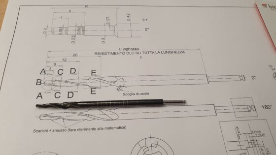 Alesatori per chirurgia maxillo-facciale con tacche di profondità meccaniche e ricopertura in DLC